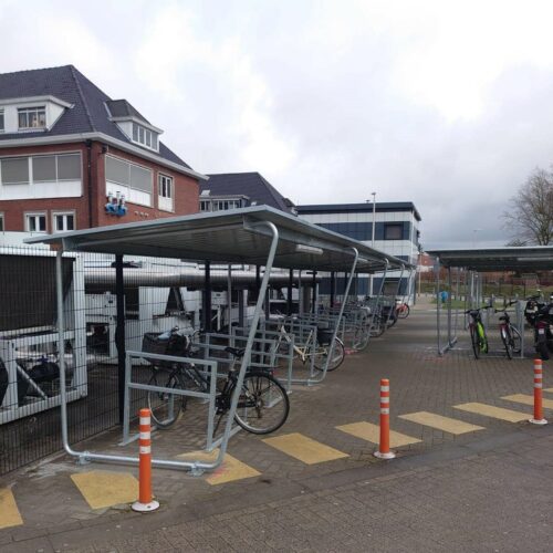Fietsoverkapping Karin 46 DE enkelzijdige uitvoering met aanbouwdelen zonder achterwand en zijwanden van deze voordelige fietsoverkappingen. OOk bij AZ Niklaas Campus SN